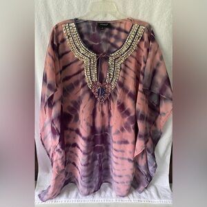 Ashro tunic top in tie dye print. Decorative shell bead neckline XL